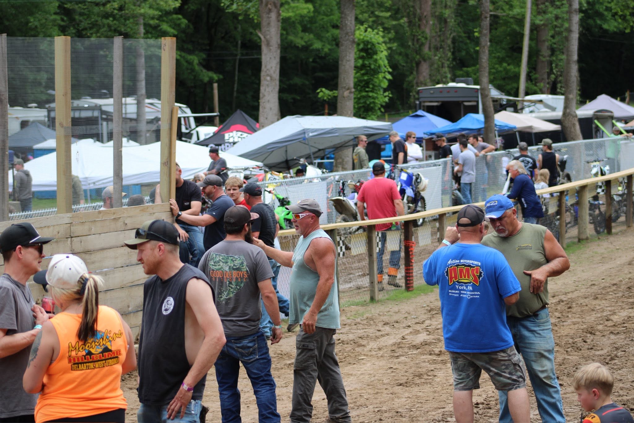 Fans and race-day atmosphere at Moonshine Hillclimb